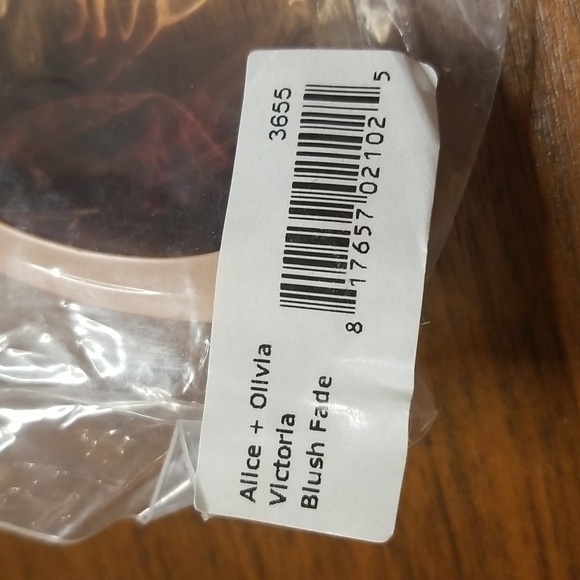 💕ALICE + OLIVIA💕 Victoria Sunglasses Blush/Fade NWT - Picture 16 of 16